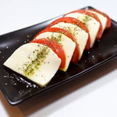 トマトとモッツァレラ